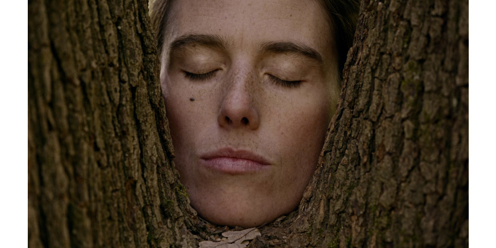 „WOMAN_MOTHER“, Dokumentarfilm von Klara Harden. Die Tänzerin Mara