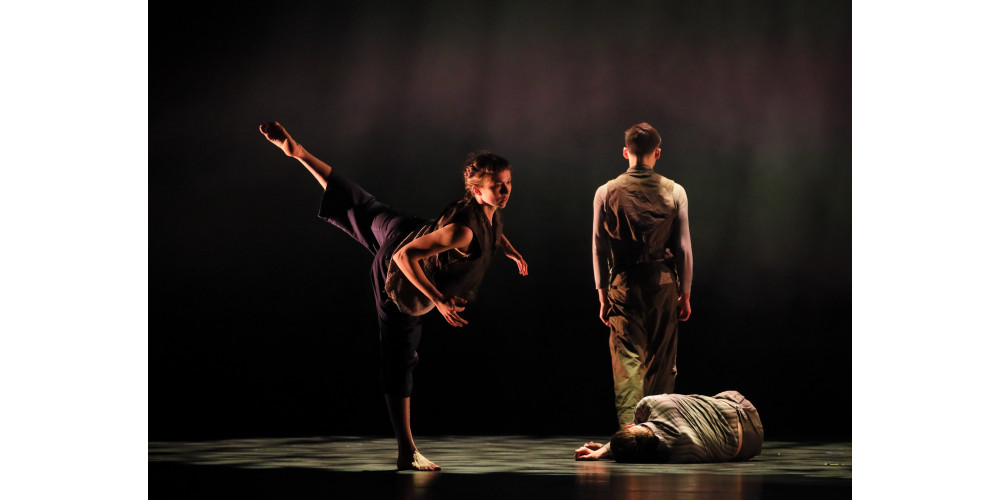 »Traces of You and Us« von Matthew Jared Perko. Tanz: Ethan Ribeiro, David Valencia und Emily Yetta Wohl