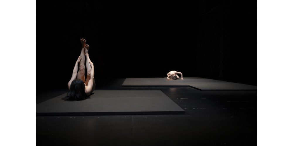 „Bodies of Light“ von Isabelle Schad, Tanz: Claudia Tomasi (v) &amp; Yen Lee (h)