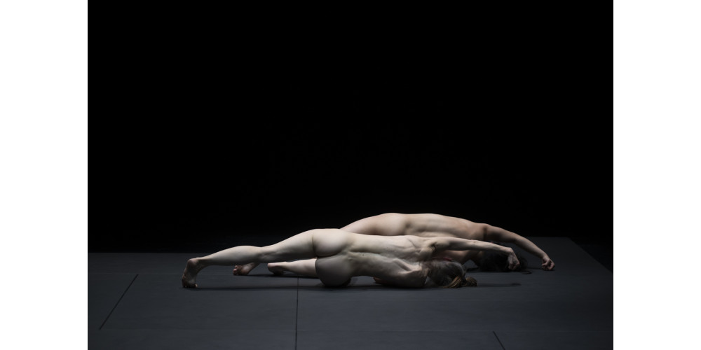 „Bodies of Light“ von Isabelle Schad, Tanz: Claudia Tomasi (v) &amp; Yen Lee (h)