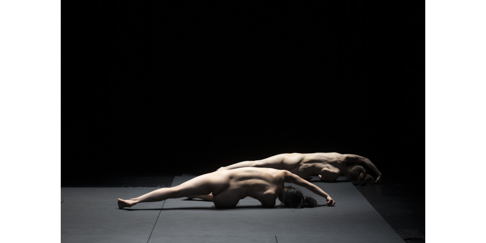 „Bodies of Light“ von Isabelle Schad, Tanz: Claudia Tomasi (v) &amp; Yen Lee (h)