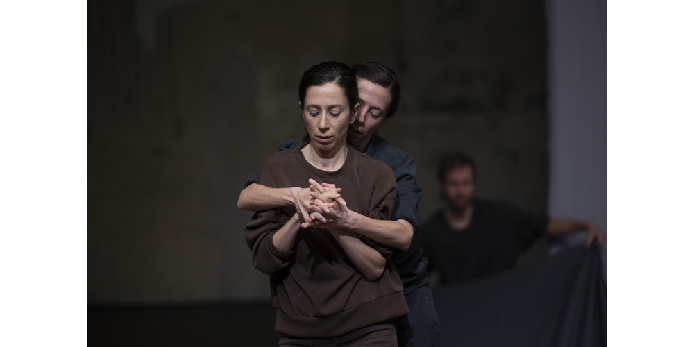 „Bodies of Light“ von Isabelle Schad, Tanz: Claudia Tomasi (v) &amp; Yen Lee (h)