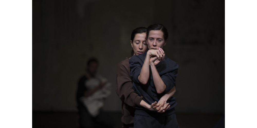 „Bodies of Light“ von Isabelle Schad, Tanz: Claudia Tomasi (v) &amp; Yen Lee (h)