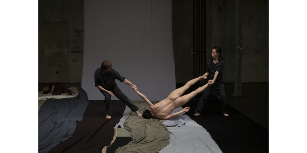 „Bodies of Light“ von Isabelle Schad, Tanz: Claudia Tomasi (v) &amp; Yen Lee (h)