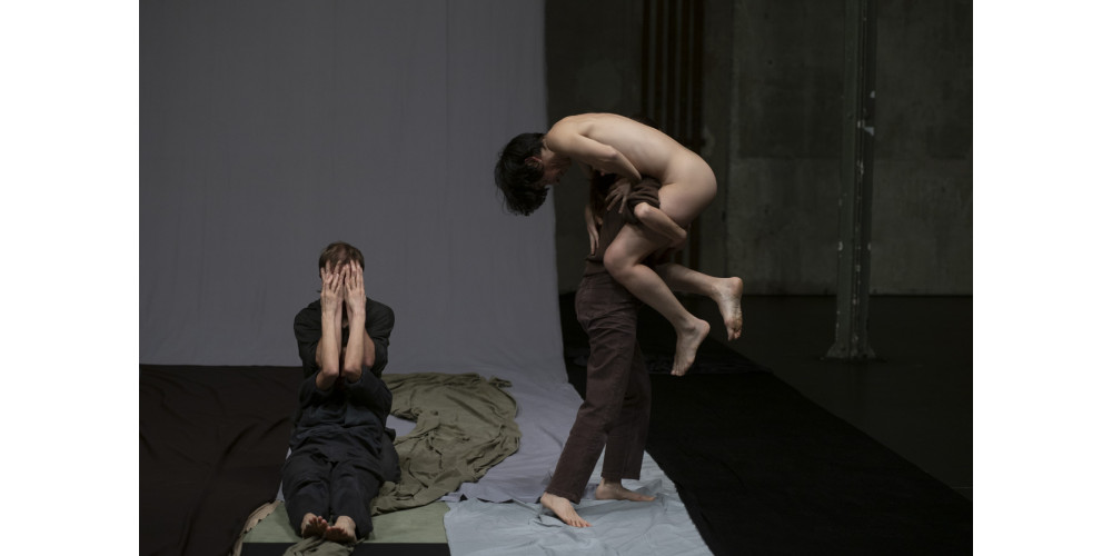 „Bodies of Light“ von Isabelle Schad, Tanz: Claudia Tomasi (v) &amp; Yen Lee (h)