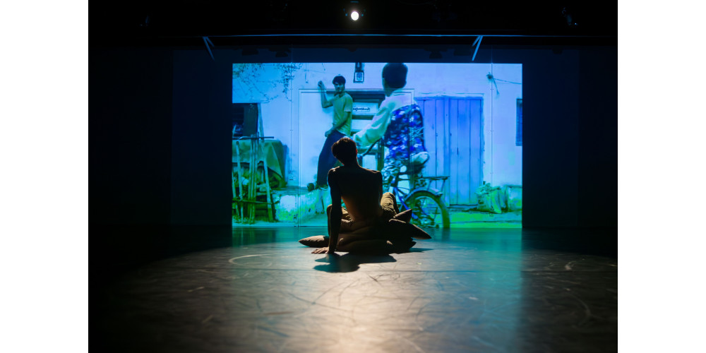 „HIER=JETZT“ Plattform für zeitgenössischen Tanz im schwere reiter München, Tanz: „Adrift“ von und mit Hoyoung Im