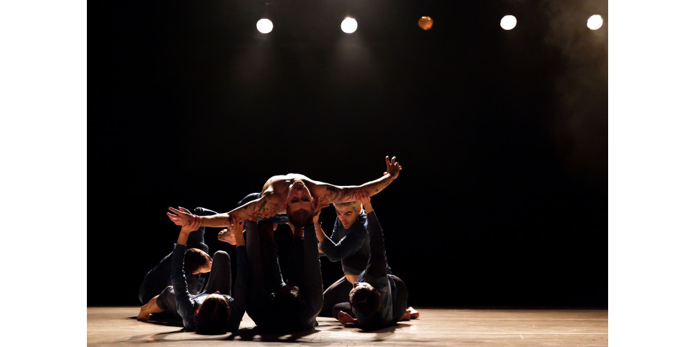 „Skin Deep“ von Helge Letonja, Tanz: Ensemble Of Curious Nature