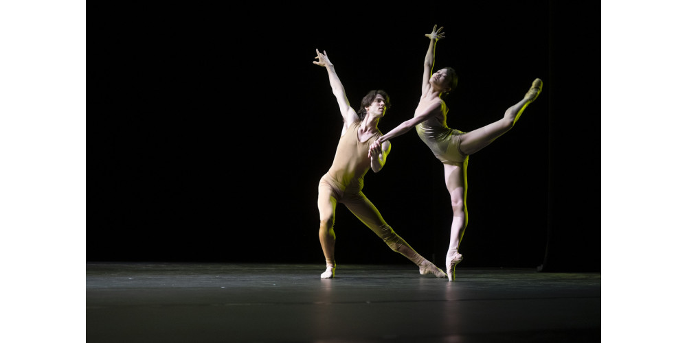 „Ballet for Live by Iana Salenko“, Tanz: David Dawson „A sweet spell of oblivion“ – Martin ten Kortenaar (l) und Riho Sakamoto (r)