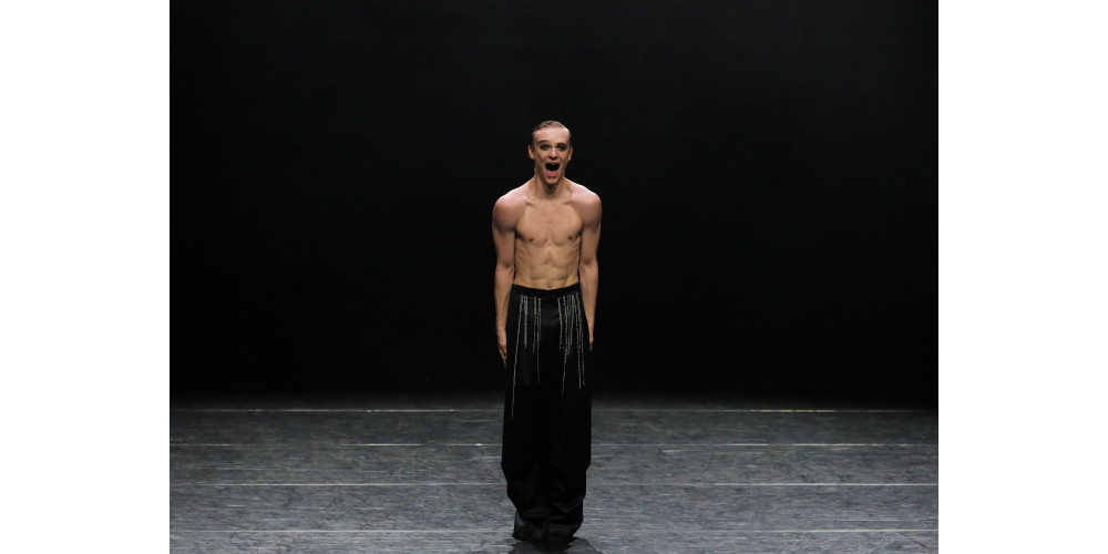 „Devil’s Kitchen“ von Marco Goecke, Tanz: Megan Wefel, Simon Adamson-De Luca