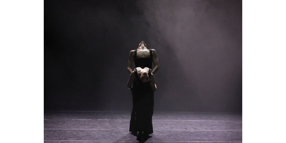 „Devil’s Kitchen“ von Marco Goecke, Tanz: Megan Wefel, Simon Adamson-De Luca