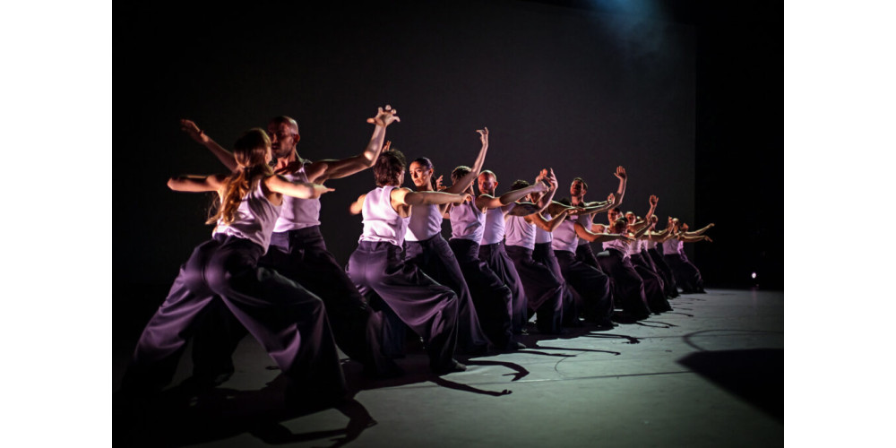 „Underdog“ von Alan Lucien Øyen, Tanz: Ensemble