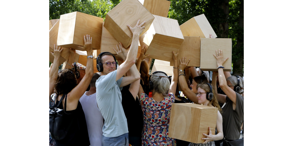 „tanzwärts! Zusammen. Fluss“ von Gregor Zöllig, Tanz: Mitwirkende des Community-Tanzprojekts