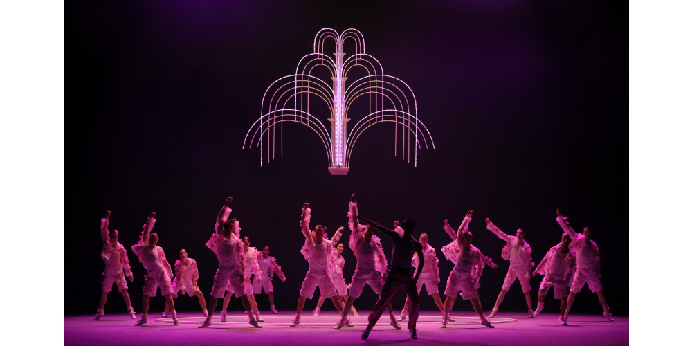 „Le Sacre du Printemps“ von Marco Goecke, Tanz:  Montana Dalton, Ethan Ribeiro, Micaela Romano Serrano / Ballett des Staatstheaters am Gärtnerplatz