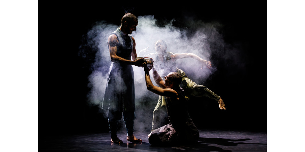„Turning of Bones“ von Akram Khan, Tanz: Giovanni Visone, Stefano Gallelli, Tuti Cedeno