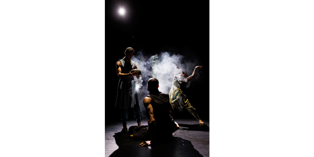 „Turning of Bones“ von Akram Khan, Tanz: Giovanni Visone, Stefano Gallelli, Tuti Cedeno
