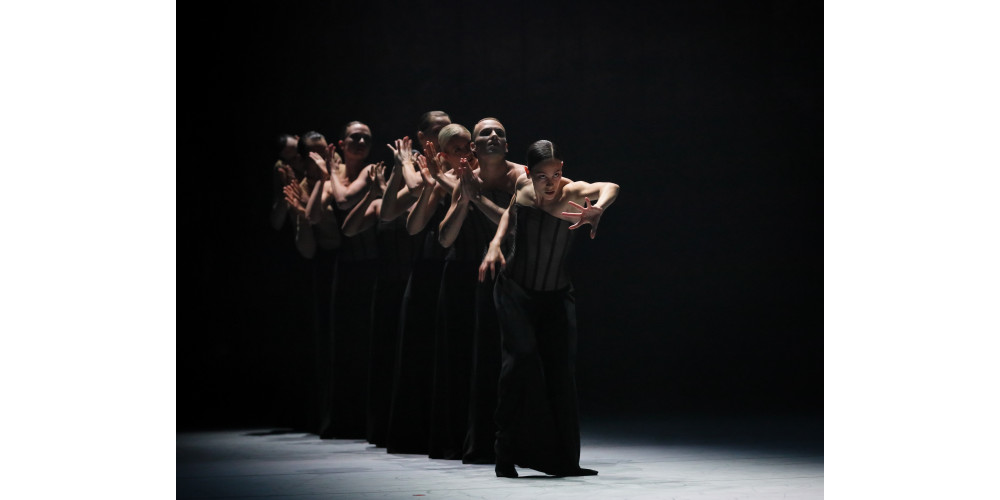 „Le Sacre du Printemps“ von Marco Goecke, Tanz:  Montana Dalton, Ethan Ribeiro, Micaela Romano Serrano / Ballett des Staatstheaters am Gärtnerplatz