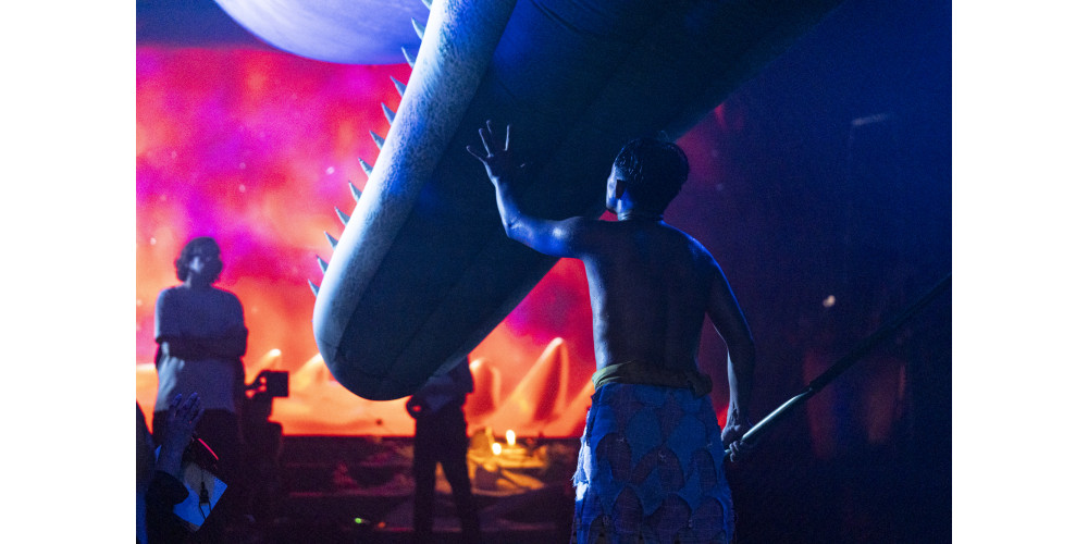 Ocean Cage“ von und mit Tianzhuo Chen und Siko Setyanto