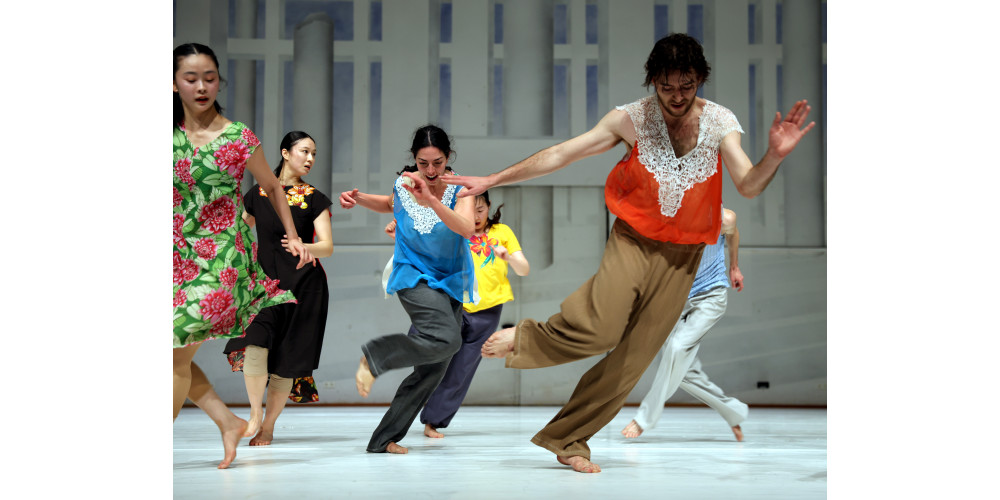 „For the love and laughter“ von Rodolpho Leoni, Tanz: Ensemble Folkwang Studio Essen