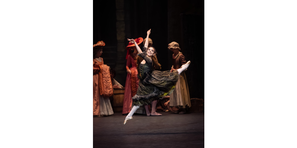 „Manon“ von Kenneth MacMillan, Tanz: Cassandra Trenary, Eno Peci und Ensemble
